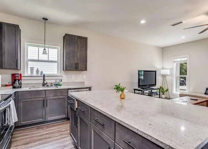 Holiday home Near Downtown Dining & Base - Flow Pensacola