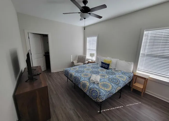 Holiday home Near Downtown Dining & Base - Flow Pensacola