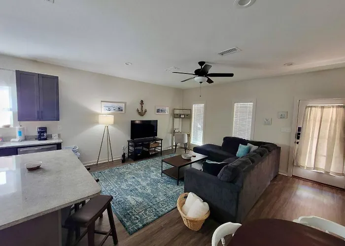 Near Downtown Dining & Base - Flow Holiday home
