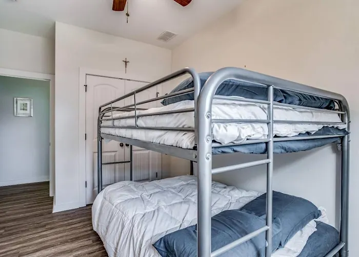 Near Downtown Dining & Base - Flow Holiday home