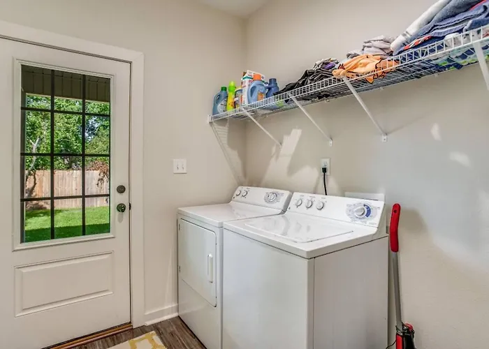 Near Downtown Dining & Base - Flow Holiday home