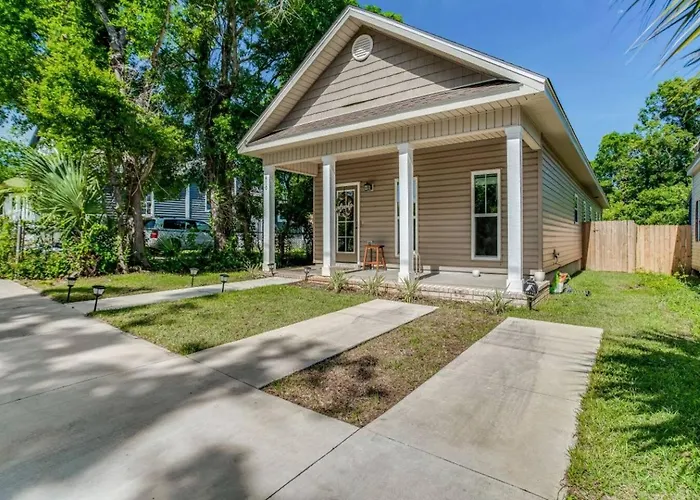 Near Downtown Dining & Base - Flow Pensacola