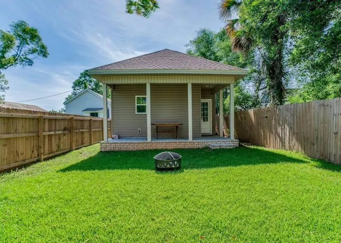 Near Downtown Dining & Base - Flow * Pensacola