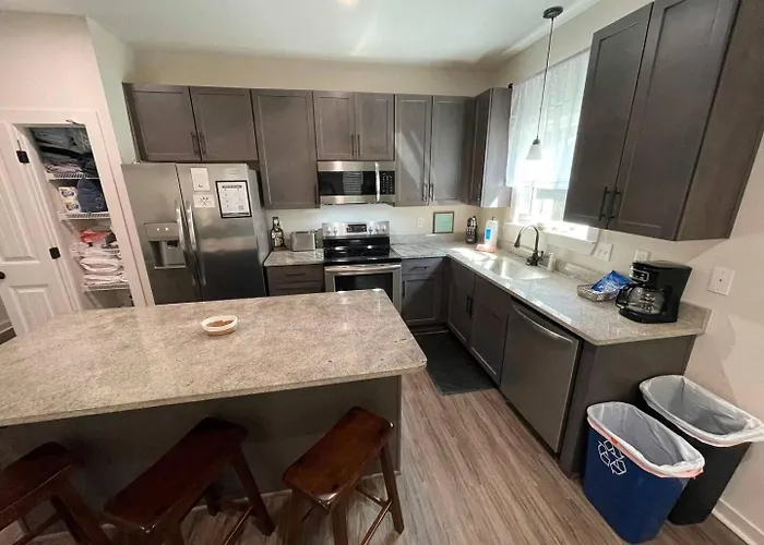 Near Downtown Dining & Base - Flow Holiday home